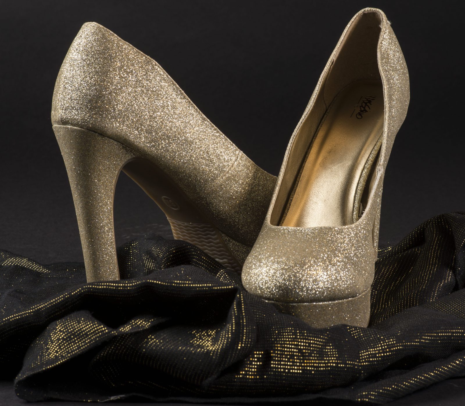 Gold Sparkly heels, fashion details, glamour